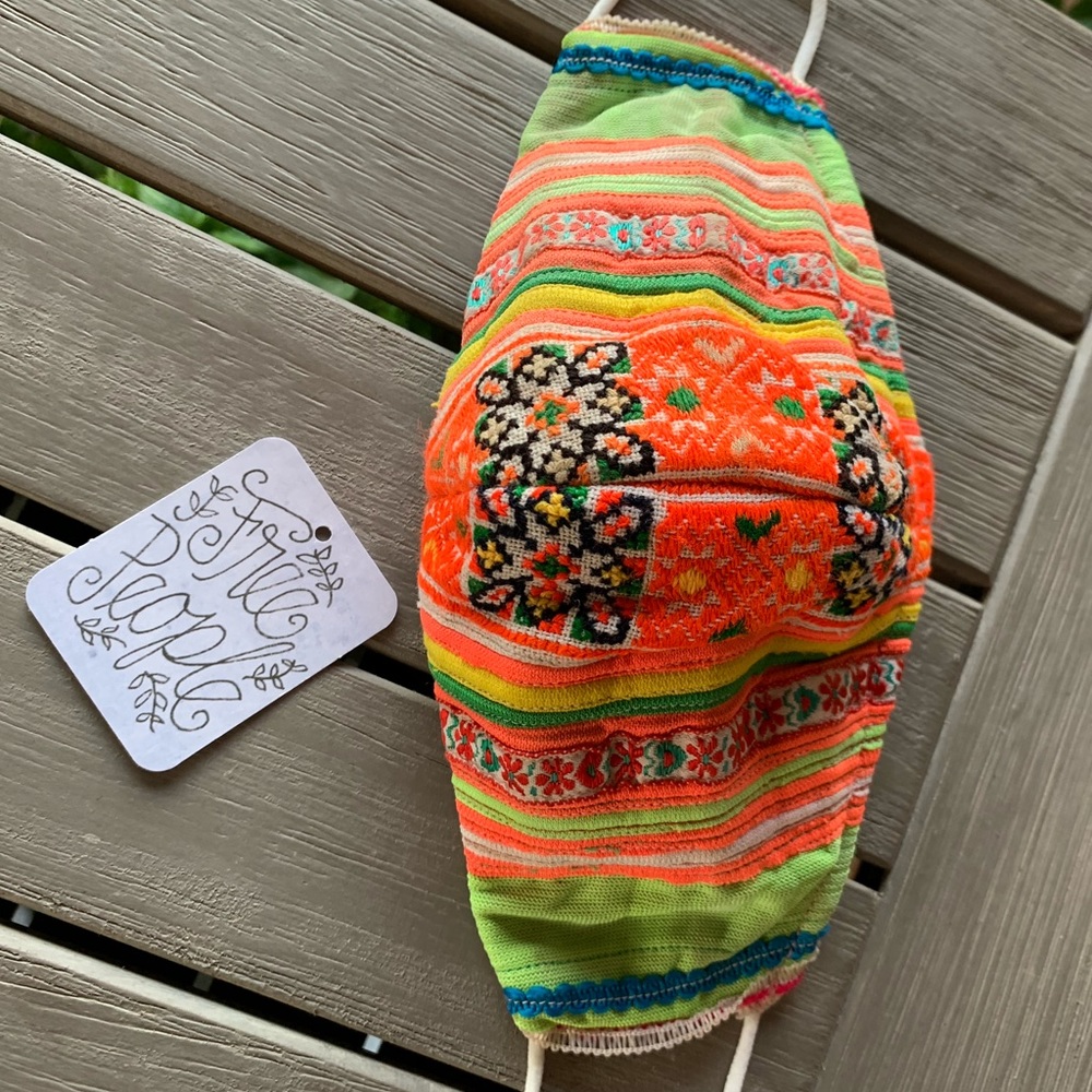 Free People Limited Edition Tapestry Face Mask - Picture 4 of 6